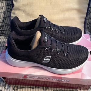New size 9 Skechers Sport